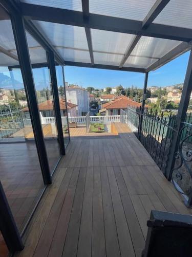 MAGNIFIQUE TERRASSE ENSOLEILLÉE