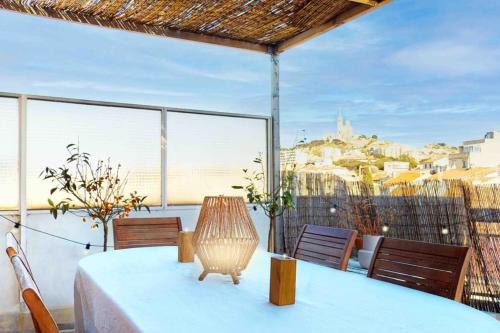 Magnifique toit terrasse au centre de Marseille avec vue sur la mer