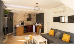 Magnifique Triplex avec Sauna Plein Centre Ville