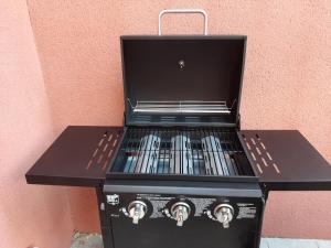 MAISON 100 M2, Terrasse 25 m2, Clim, 3 chbs avec tv, parking