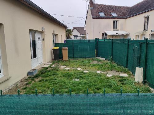 Maison 3 chambres. cour Privative 2 places de parking privatives