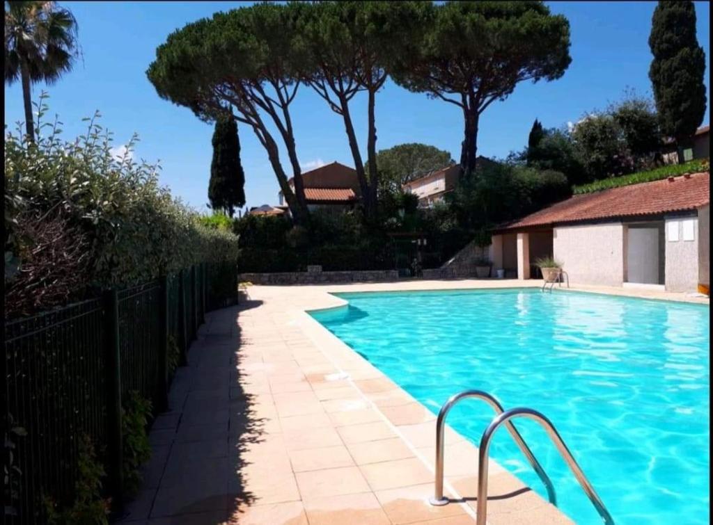 Appartement Maison 30 m2 + piscine - Golfe de Saint Tropez 93 le domaine des vignes 374 Chemin du Carry 83310 Cogolin