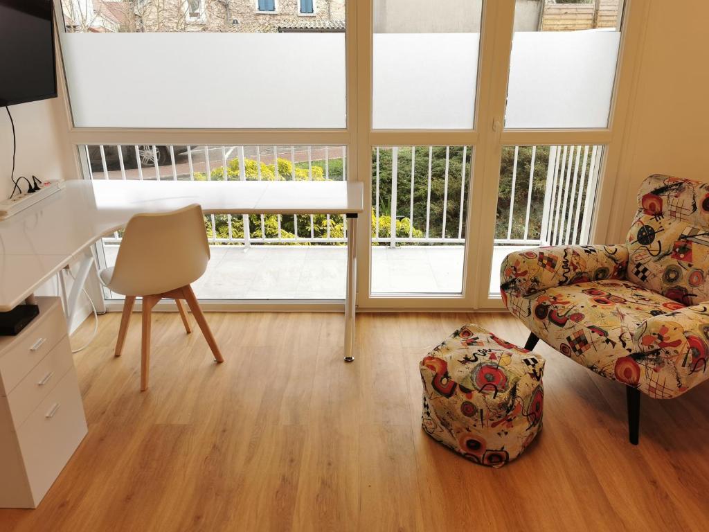 Maison atypique coeur de village historique 30400 Villeneuve-lès-Avignon