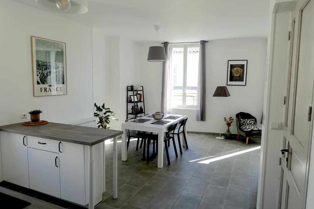 Appartement Maison Carrée/Coeur historique de Nîmes - Superbe Appt 55m² 3 Rue Racine 30900 Nîmes