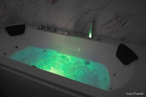 Maison chaleureuse avec Jacuzzi et terrasse