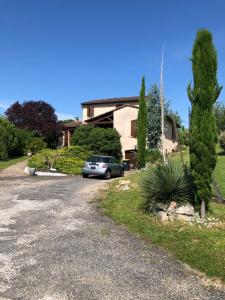 Maison chaleureuse avec parking voitures