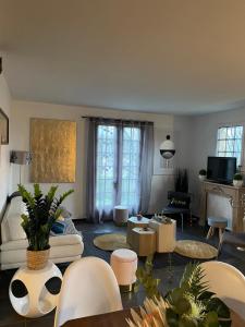 Maison chaleureuse avec parking voitures