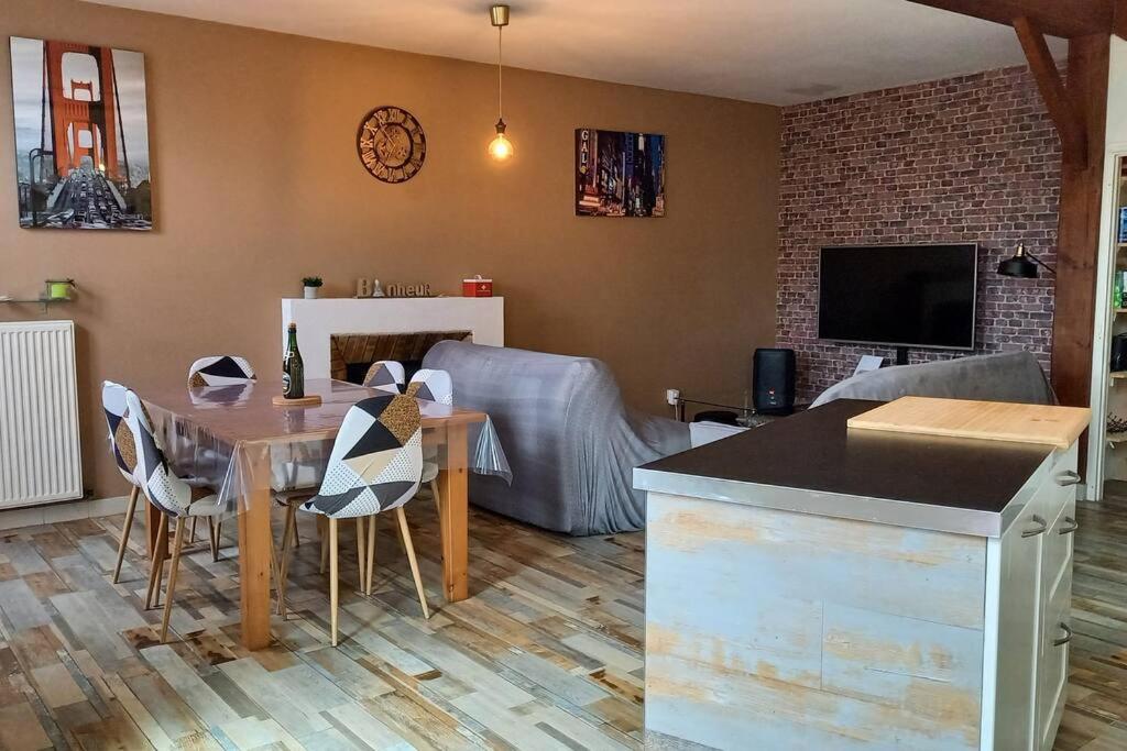 Appartement Maison cosy -15min Puy du Fou- Centre de Pouzauges 4 Place de Lattre 85700 Pouzauges