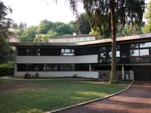 Maison d'architecte au bord de l'eau