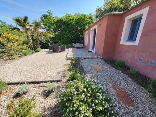 Maison d'invités de charme avec accès piscine.
