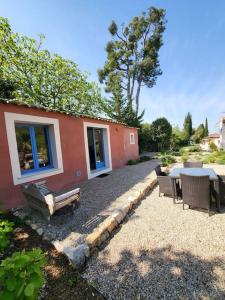 Maison d'invités de charme avec accès piscine.