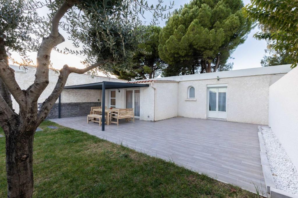 MAISON DANS UNE CITE DE CARACTERE AGREABLE.