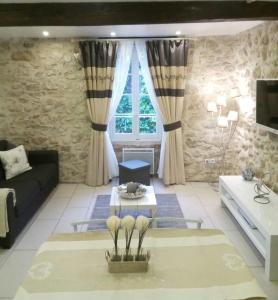 Appartement Maison de L'Amour Apartment Chardonnay Appartment chardonnay 3 Rue de l'Eglise 34360 Assignan Languedoc-Roussillon