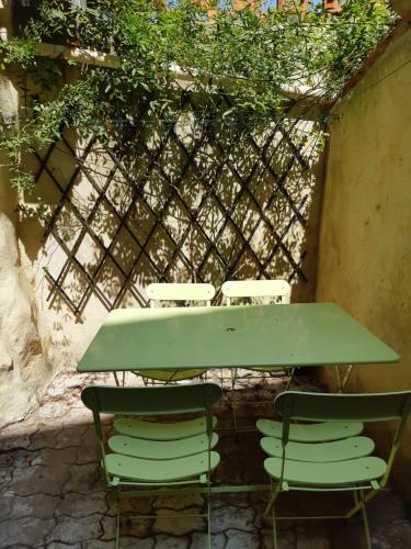 Maison de village avec extérieur