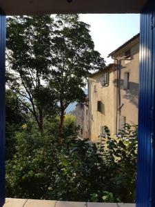 Maison de village avec extérieur