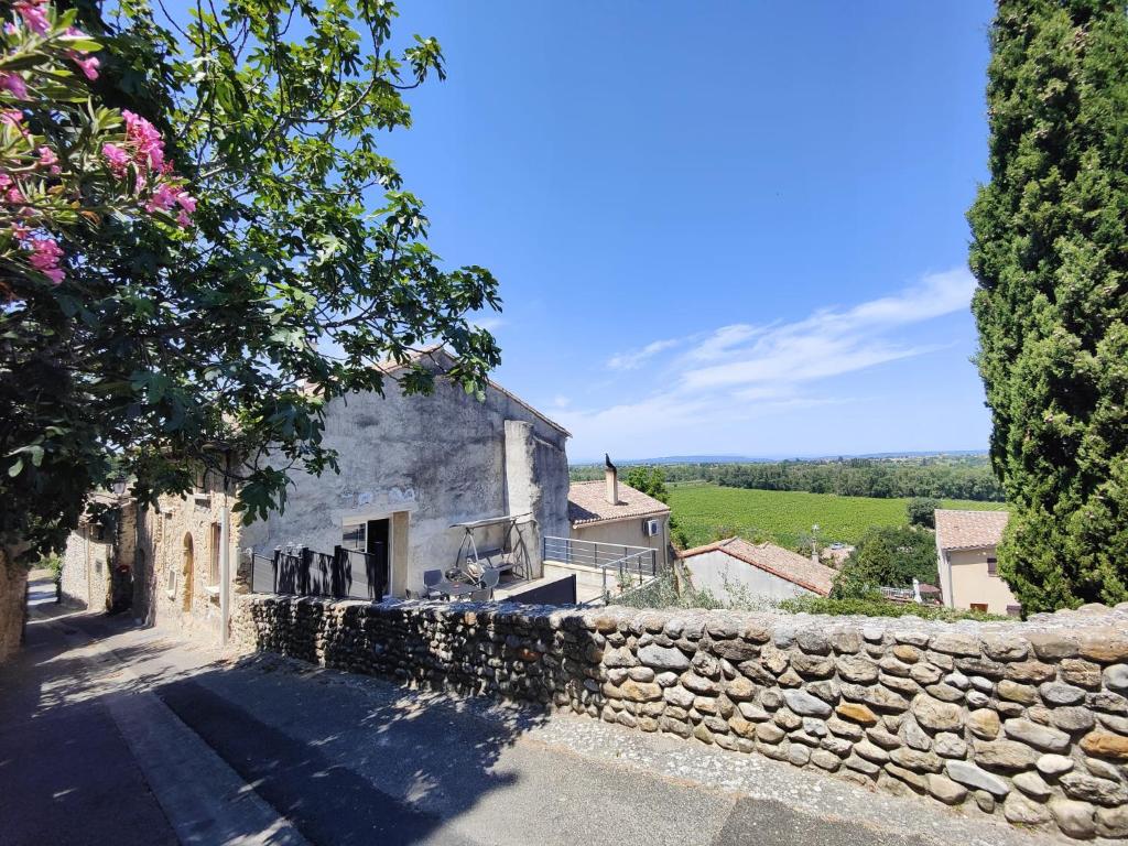 Maison de village en Provence avec terrasse de 33m2 2 Ruelle Basse, 84290 Saint-Roman-de-Malegarde