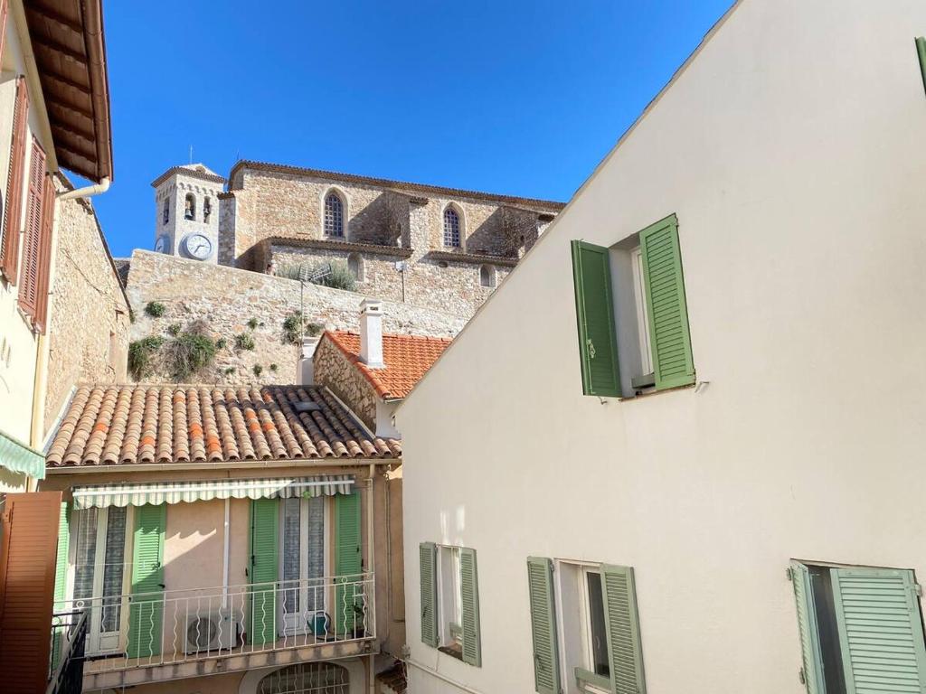 Appartement Maison de ville au Suquet 3 chambres 3 SDB balcons 12 Rue Haute 06400 Cannes