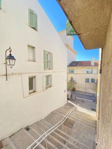 Appartement Maison de ville au Suquet 3 chambres 3 SDB balcons 12 Rue Haute 06400 Cannes Provence-Alpes-Côte d\'Azur