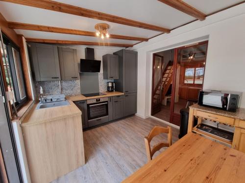 Maison en bord de mer et parking privé gratuit.