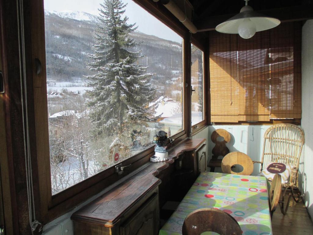 MAISON ENTRE 2 VILLES BRIANCON N° exact : 33 BIS 33B Avenue Professeur Forgues, 05100 Briançon