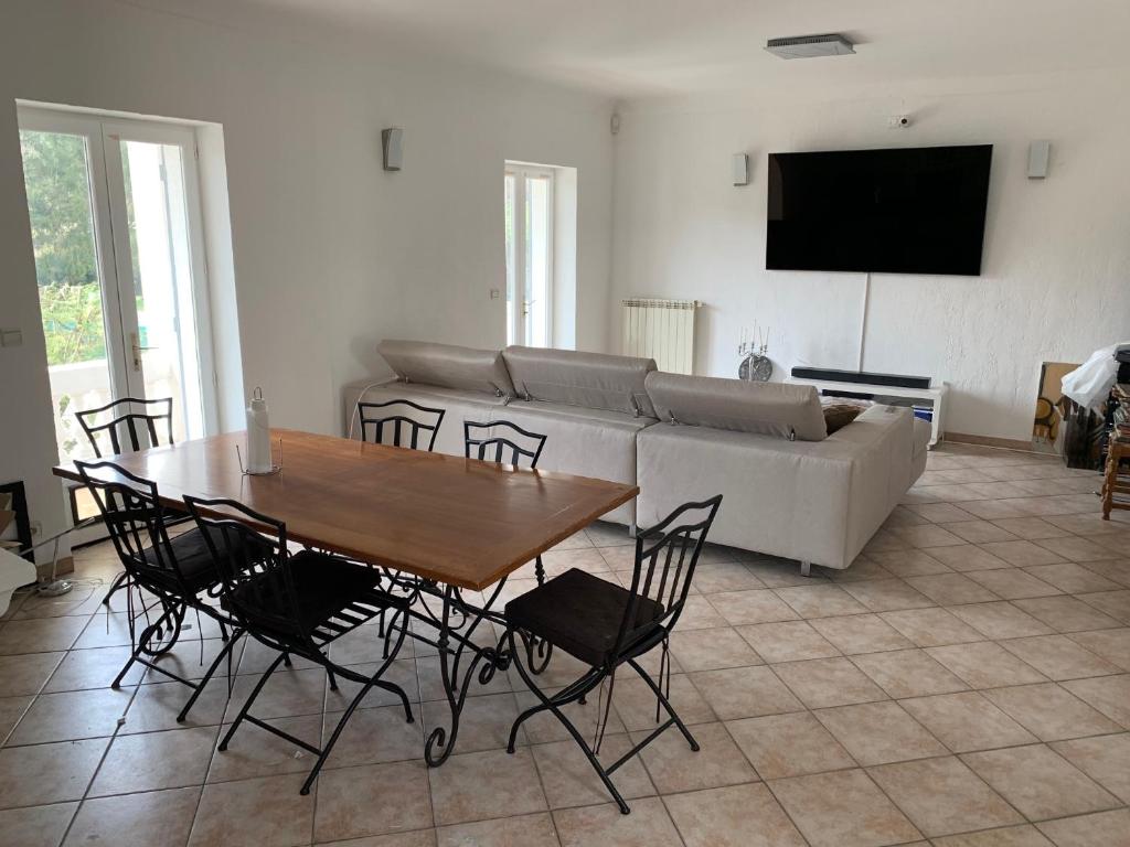 Appartement Maison La Pointe 666 Route de la Pointe 06390 Contes