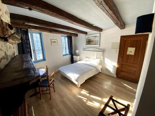 Appartement Maison pêcheur sur la Dordogne 13 Quai Lestourgie 19400 Argentat Limousin