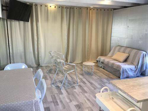 MAISON POUR INVITÉ