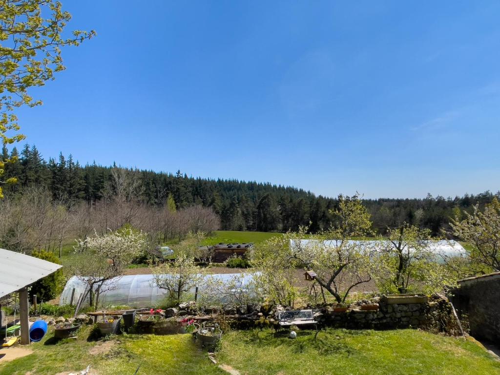 Maison rénovée tranquille dans petit coin de verdure Les Fanges, 07240 Châteauneuf-de-Vernoux