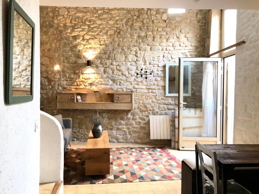 Maison T4 -Jardin+ Parking+ Clim -Proche Remparts 30220 Aigues-Mortes