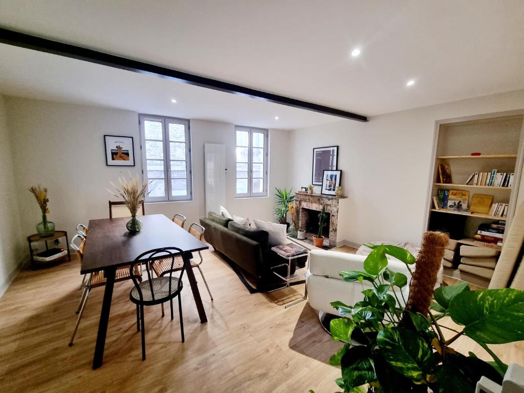Maison très agréable et calme avec terrasse en centre ville 8 Rue d'arc, 16000 Angoulême
