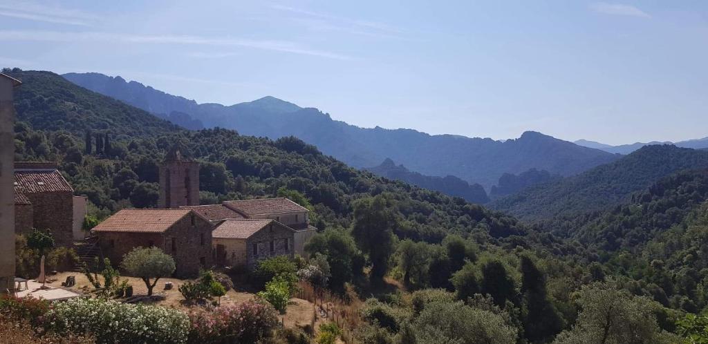 Maison typique en plein cœur de village Sagone, 20160 Arbori