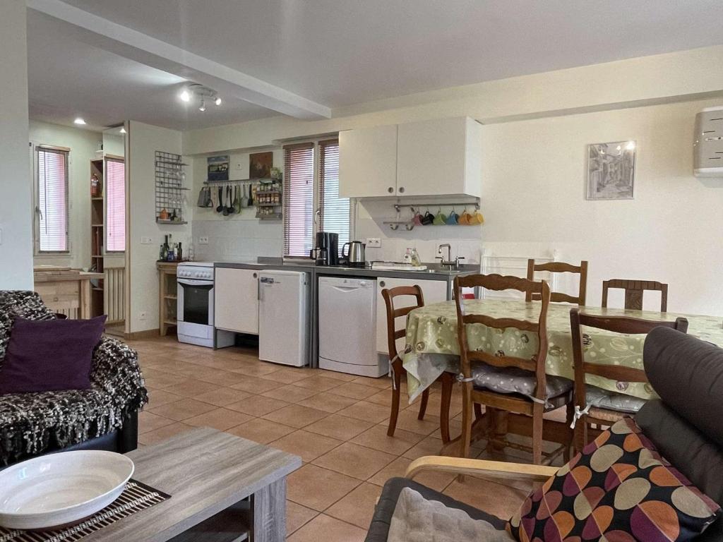 MAISON VIEUX LILLE 3 chambres parking privé gratuit 24H24H Accès 59000 Lille