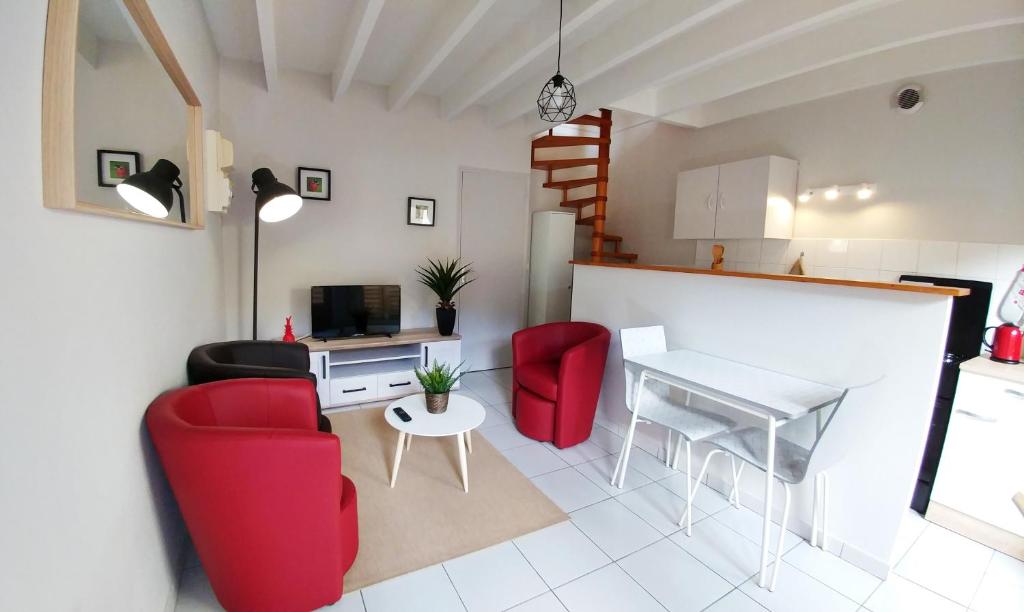 Appartement Maisonette en HYPERCENTRE calme avec terrasse 9 Passage de Pineau 49300 Cholet