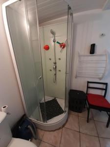 Maisonnée avec une chambre
