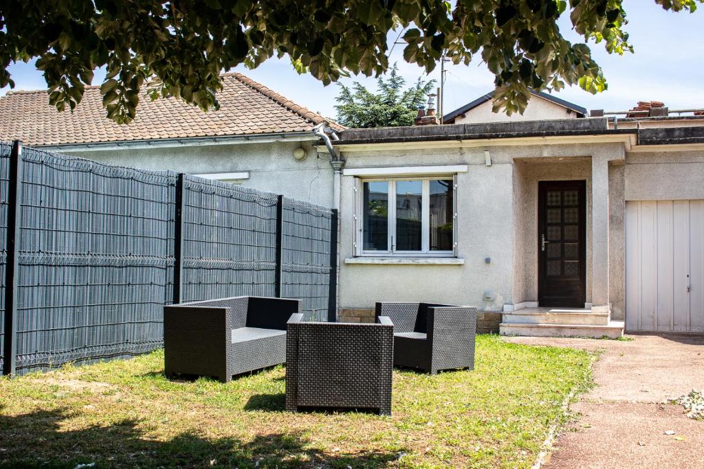 Appartement Maisonnette avec jardin, parc du chêne (tram T5) 31 Avenue Gallieni 69500 Bron