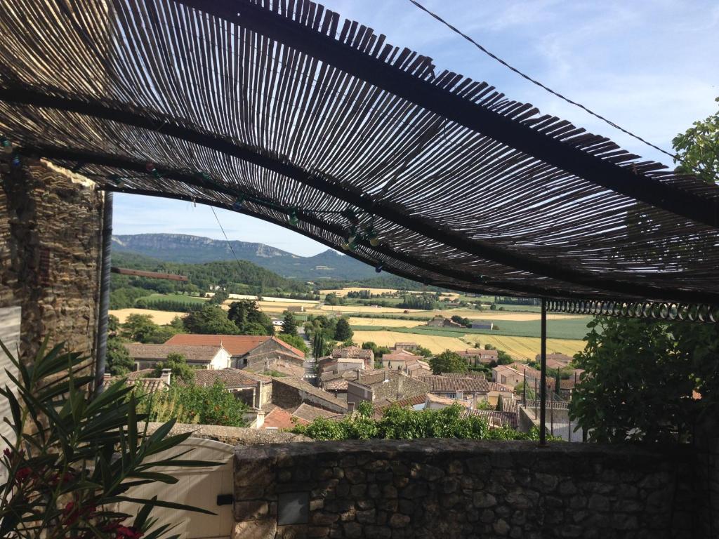 Maisonnette avec jardin, parc du chêne (tram T5) 69500 Bron