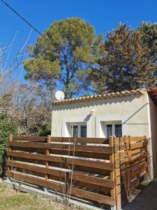 Maisonnette indépendante à 2 minutes du golf du Luberon