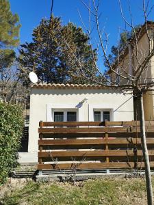 Maisonnette indépendante à 2 minutes du golf du Luberon