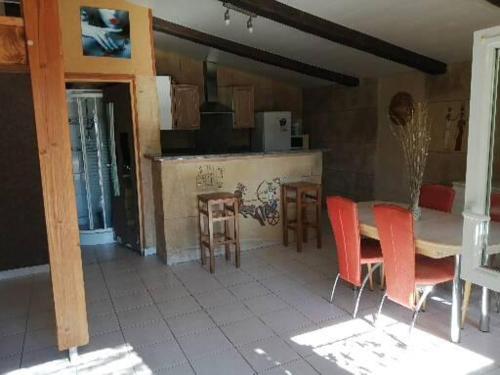 Maisonnette piscine en été