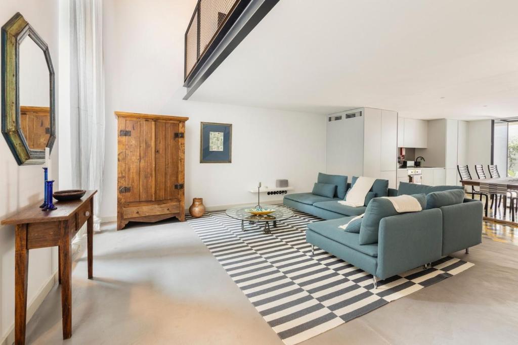 Majestic Apartment W/ Patio by LovelyStay 290 Rua do Benformoso, 1100-395 Lisbonne