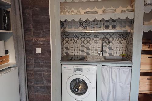 MajorBnB Deco studio near Geneva with parking D5