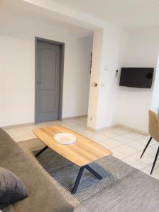 MajorbnbVery comfortable renovated apartment with garden close to Swiss A1