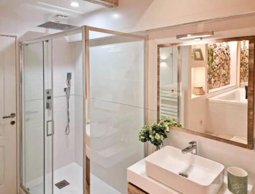 Majord'Home Spa 4* - Le Bonbon -Cœur Vieille Ville