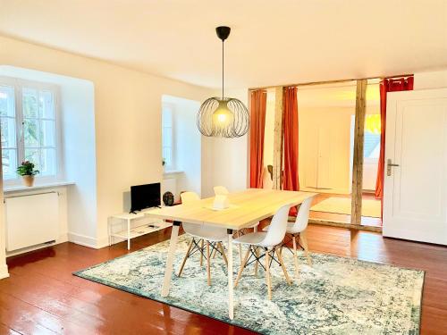 Mansard-Wohnung in Villa 2 Schlafzr, 85 m2, bis 4 Gäste ,Ferien- und Monteurwhg, Haustier möglich