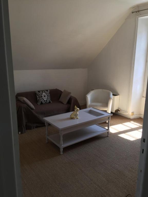 Appartement Marie Maurel 2 eme étage et sa pizza offerte 20 Rue Marie Maurel 15000 Aurillac