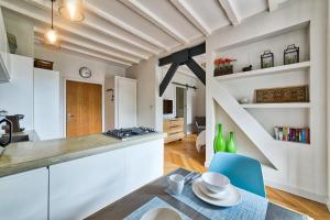 Marie Paradis Studio Apt 15