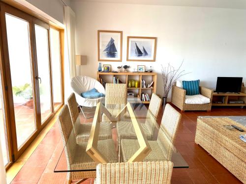 Marina 2 Bedroom Apart with Balcony and Parking