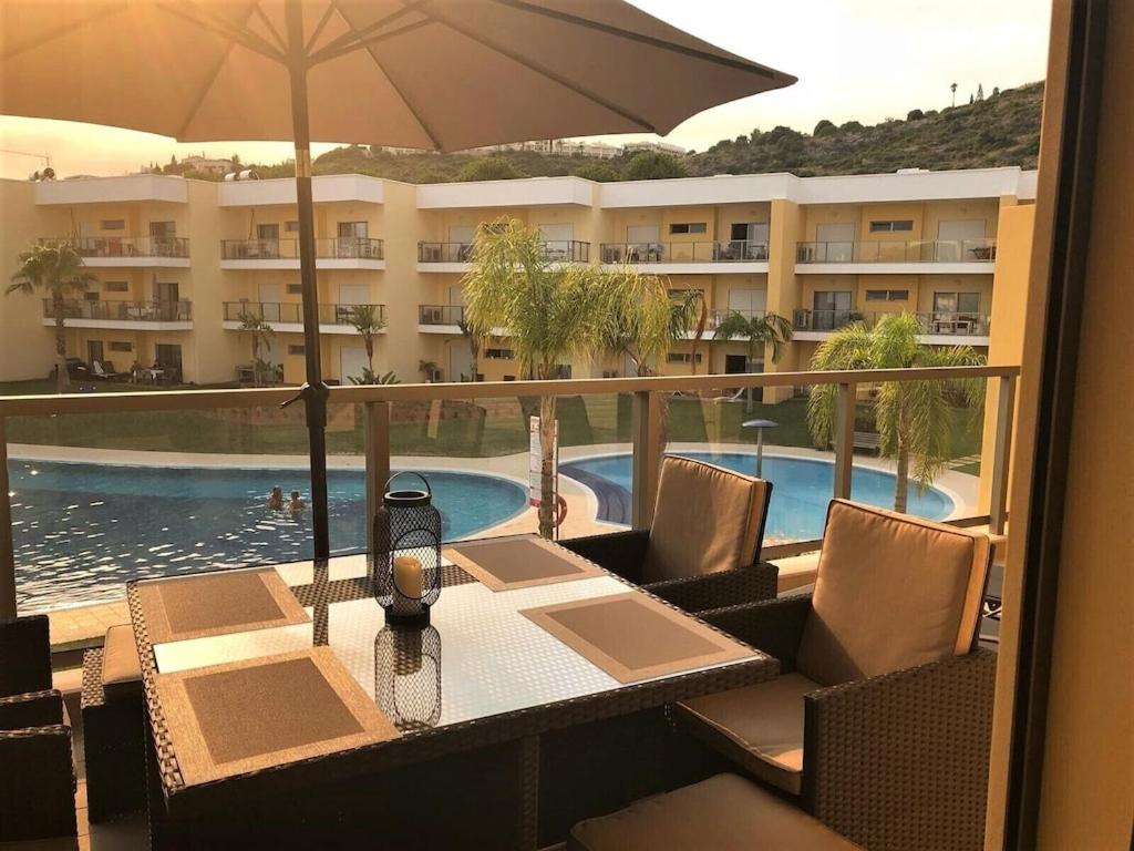 MARINA BLEU Magnifique Appartement Standing vue Piscine 44 Rua Duarte Pacheco Pereira, Résidence Jardim Da MARINA, lot 44 apt AU 1er étage, Albufeira