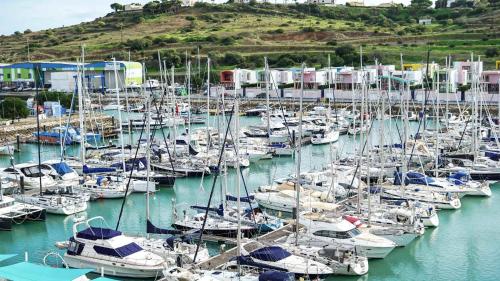 Marina Boat by Stay-ici, Algarve Holiday Rental