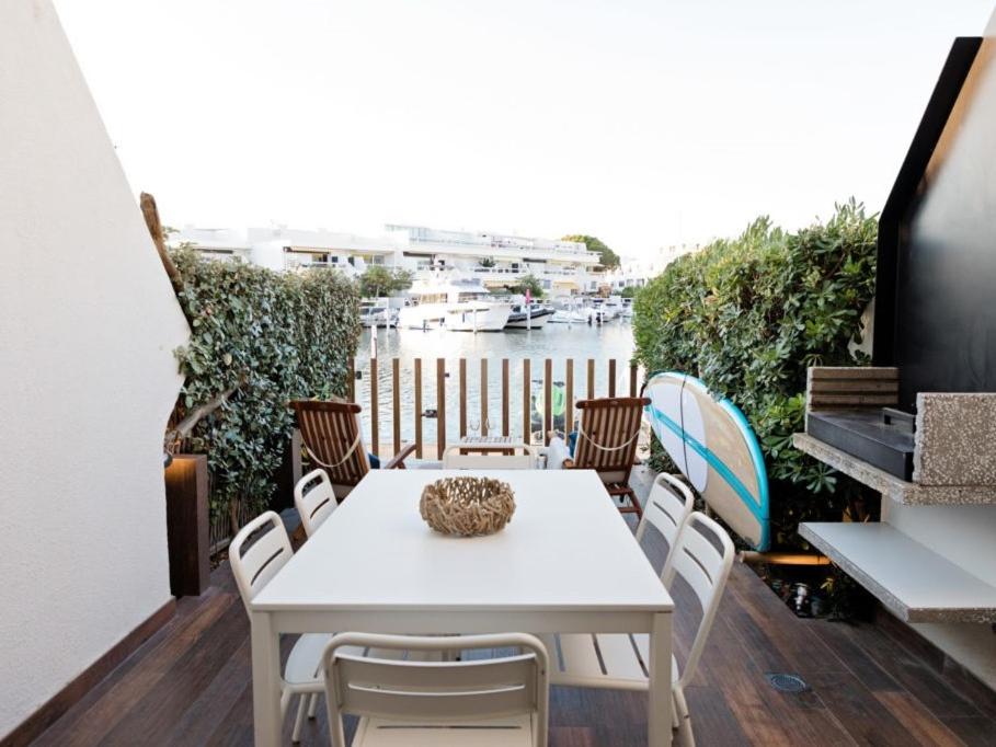 Marina NS Guesthouse 51 Rue de Tourville, 30240 Le Grau-du-Roi